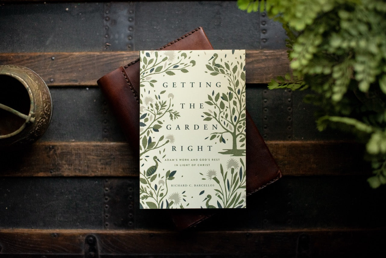 Getting the Garden Right book on wood table with plant [English]