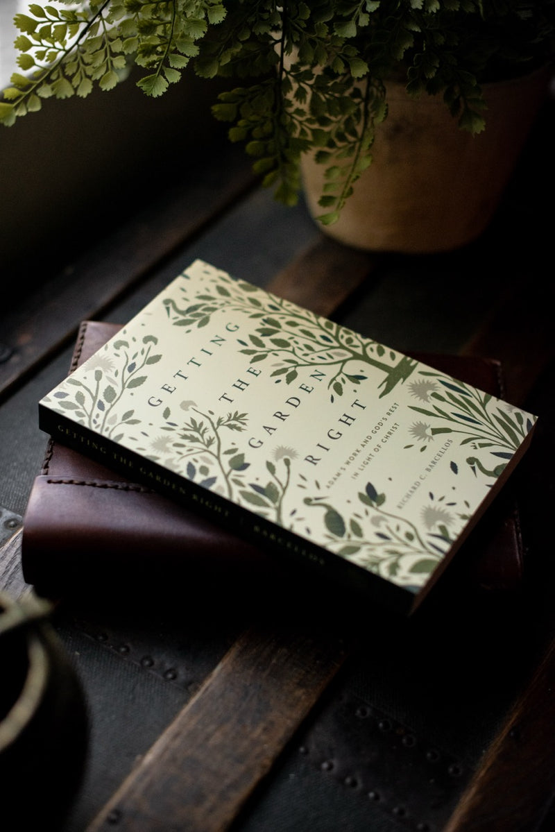Getting the Garden Right book on wood table with plant [English]